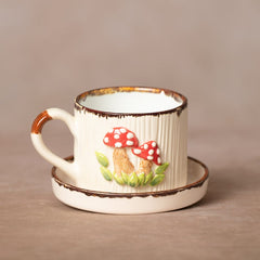 Teetasse | Kaffeetasse | Mit einer „Pilz" verziert | Handgemacht aus Keramik getöpfert | Designer Tasse